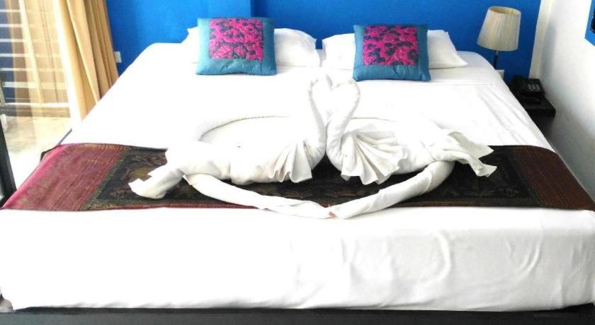 Long Beach Hotel Patong Exterior foto